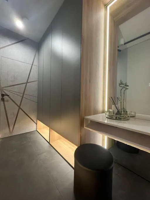 Luxury Pearl With Parking Place In Holesovice 프라하 아파트